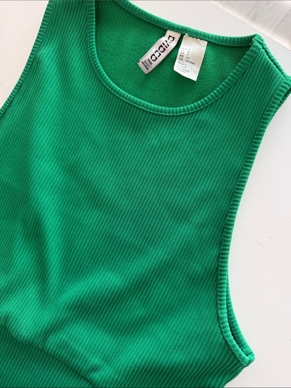 Divided Green Ribbed Cropped Tank Top - Picture 2 of 4